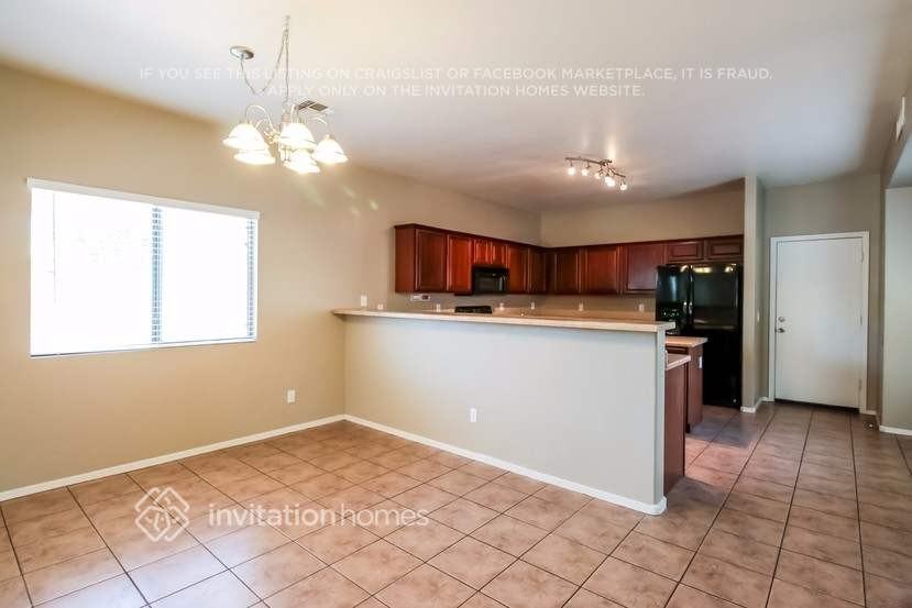 8421 W Miami St - Photo 4 of 20