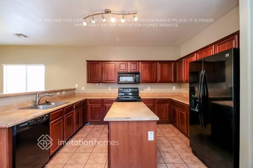 8421 W Miami St - Photo 5 of 20