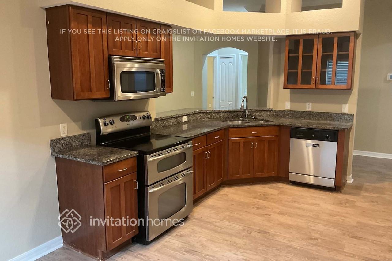 1619 Bonita Bluff Ct - Photo 4 of 15