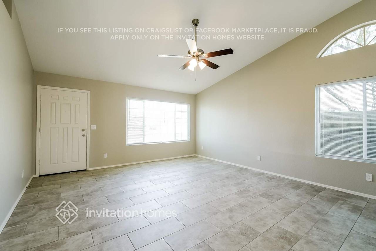 4415 W Creedance Blvd - Photo 3 of 16