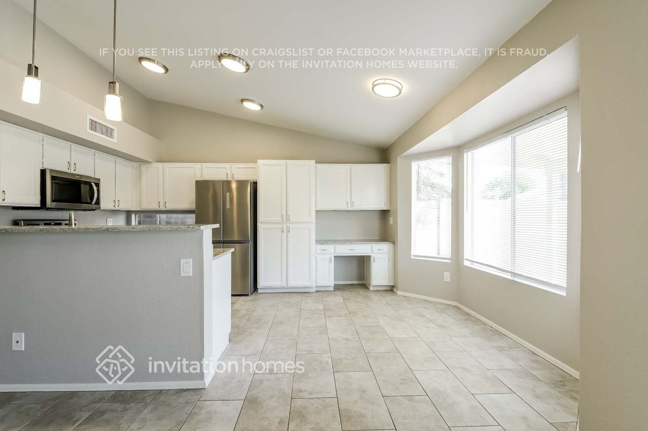 4415 W Creedance Blvd - Photo 6 of 16
