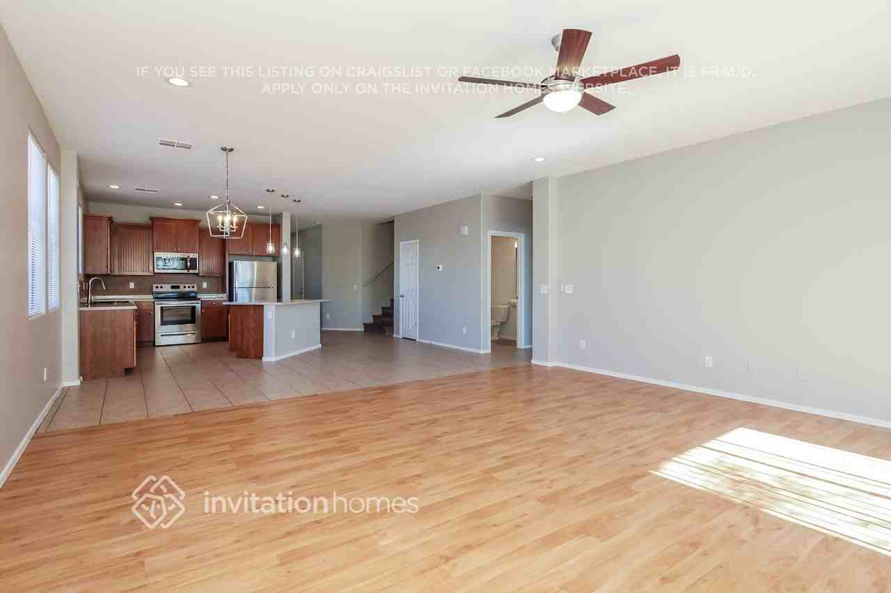 11727 W Foothill Ct - Photo 5 of 17