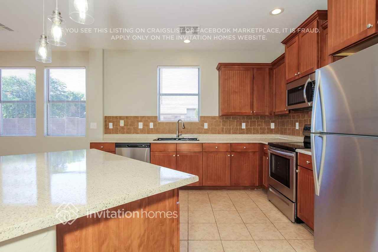 11727 W Foothill Ct - Photo 6 of 17