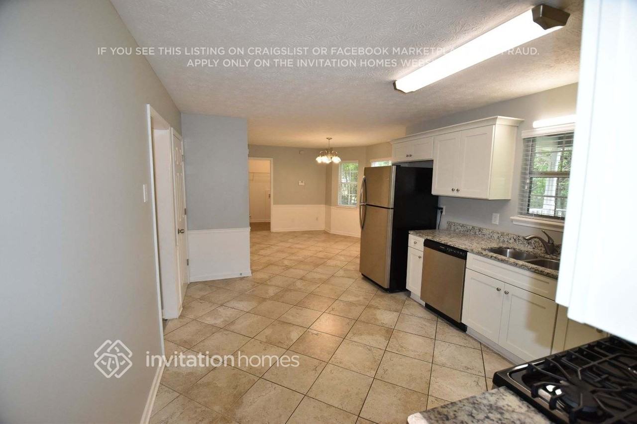 615 Ashton Manor Dr - Photo 4 of 13