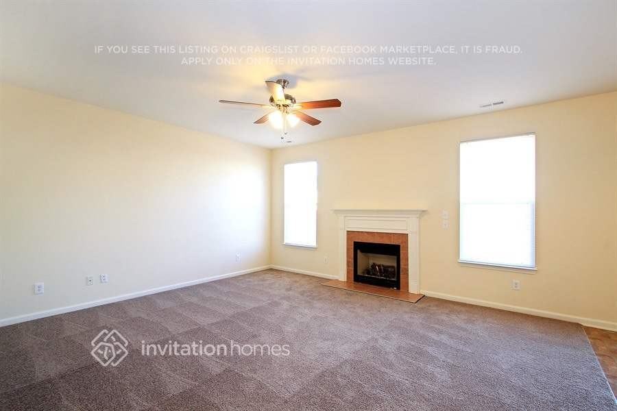 2119 Braedenfield Ln - Photo 3 of 16