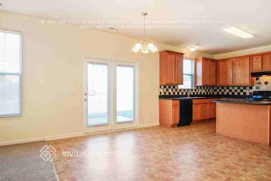 2119 Braedenfield Ln - Photo 5 of 16
