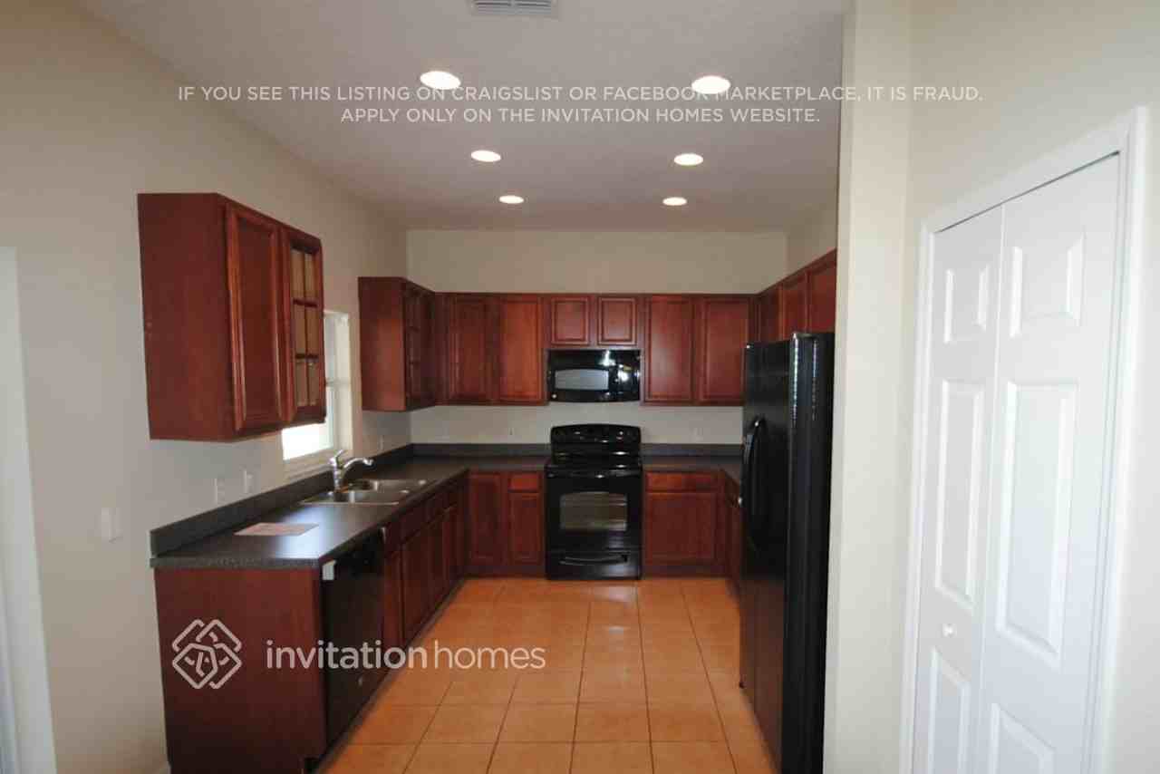 3575 Somerset Cir - Photo 2 of 8