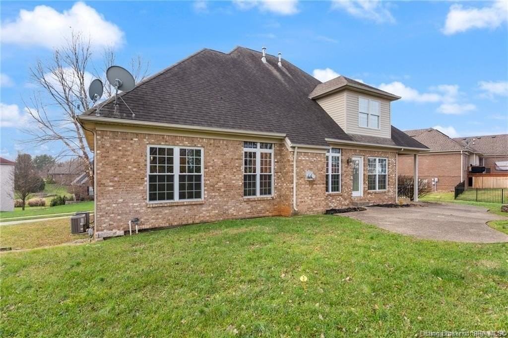 3028 Crystal Lake Dr - Photo 5 of 50