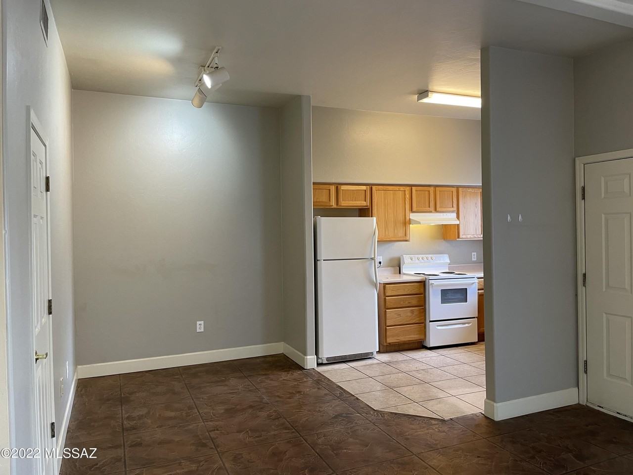 1049 N Pressyc Pl - Photo 5 of 21