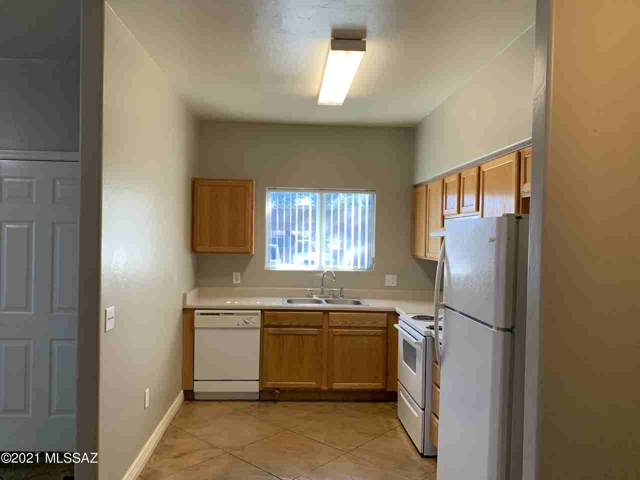 1054 N Pressyc Pl - Photo 7 of 25