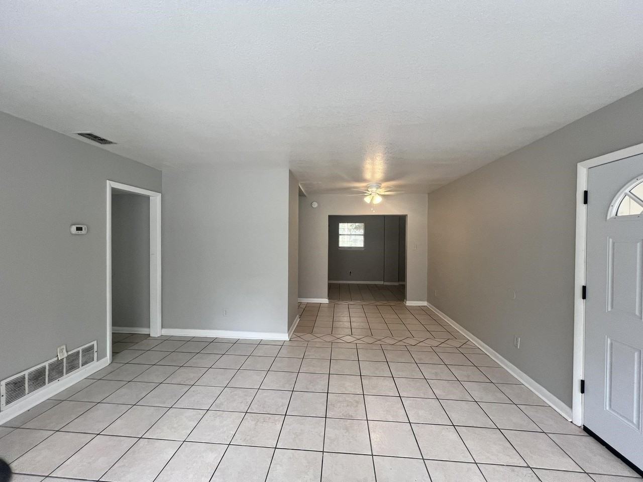 824 Cochran Dr - Photo 2 of 11