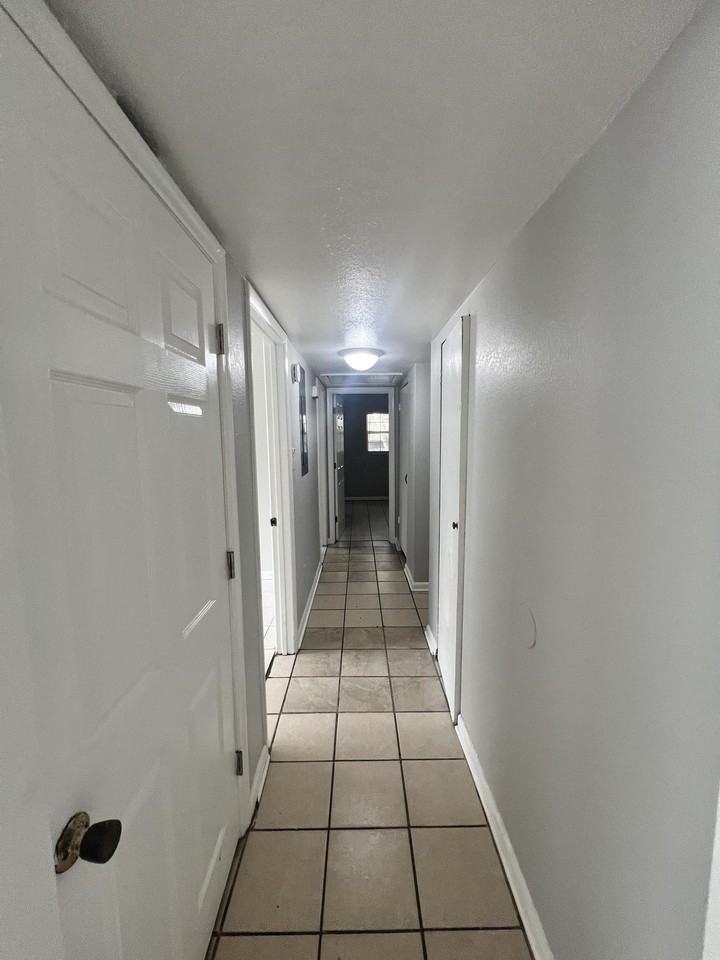 824 Cochran Dr - Photo 5 of 11