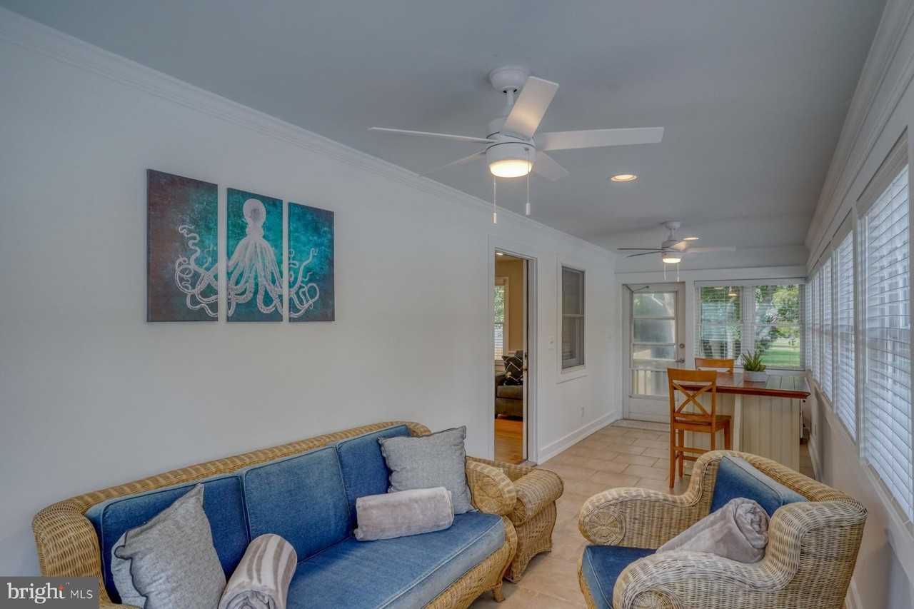 705 Country Club Rd - Photo 4 of 47