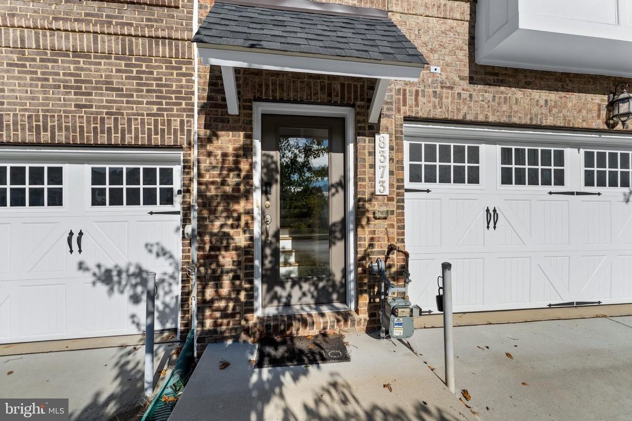 8373 Meadowood Dr - Photo 3 of 38