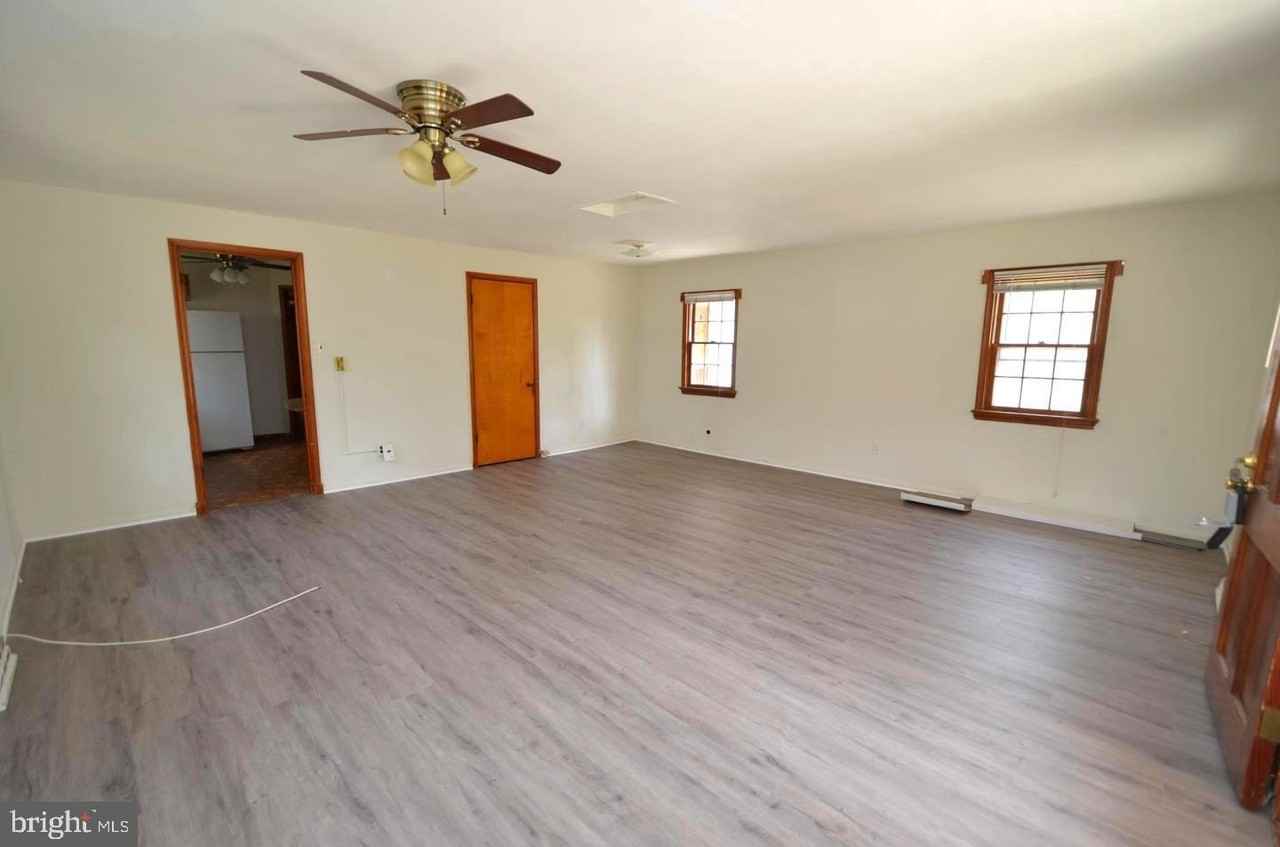 5579 Southern Maryland Blvd - Photo 2 of 18