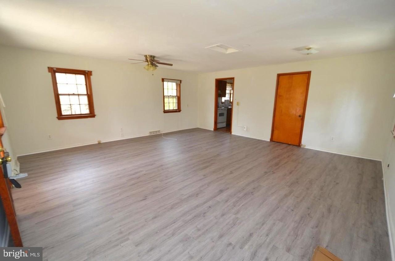 5579 Southern Maryland Blvd - Photo 3 of 18