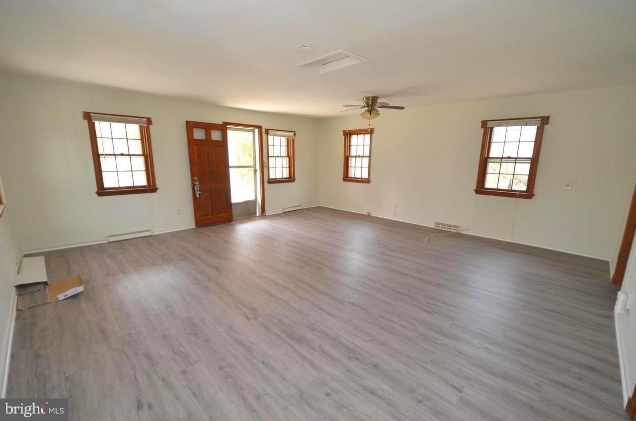5579 Southern Maryland Blvd - Photo 4 of 18