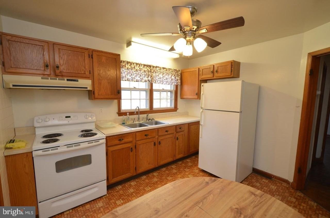 5579 Southern Maryland Blvd - Photo 6 of 18