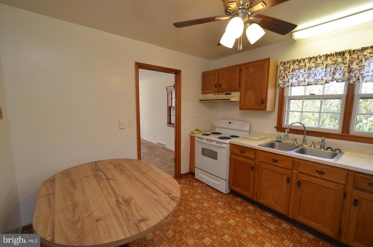 5579 Southern Maryland Blvd - Photo 7 of 18