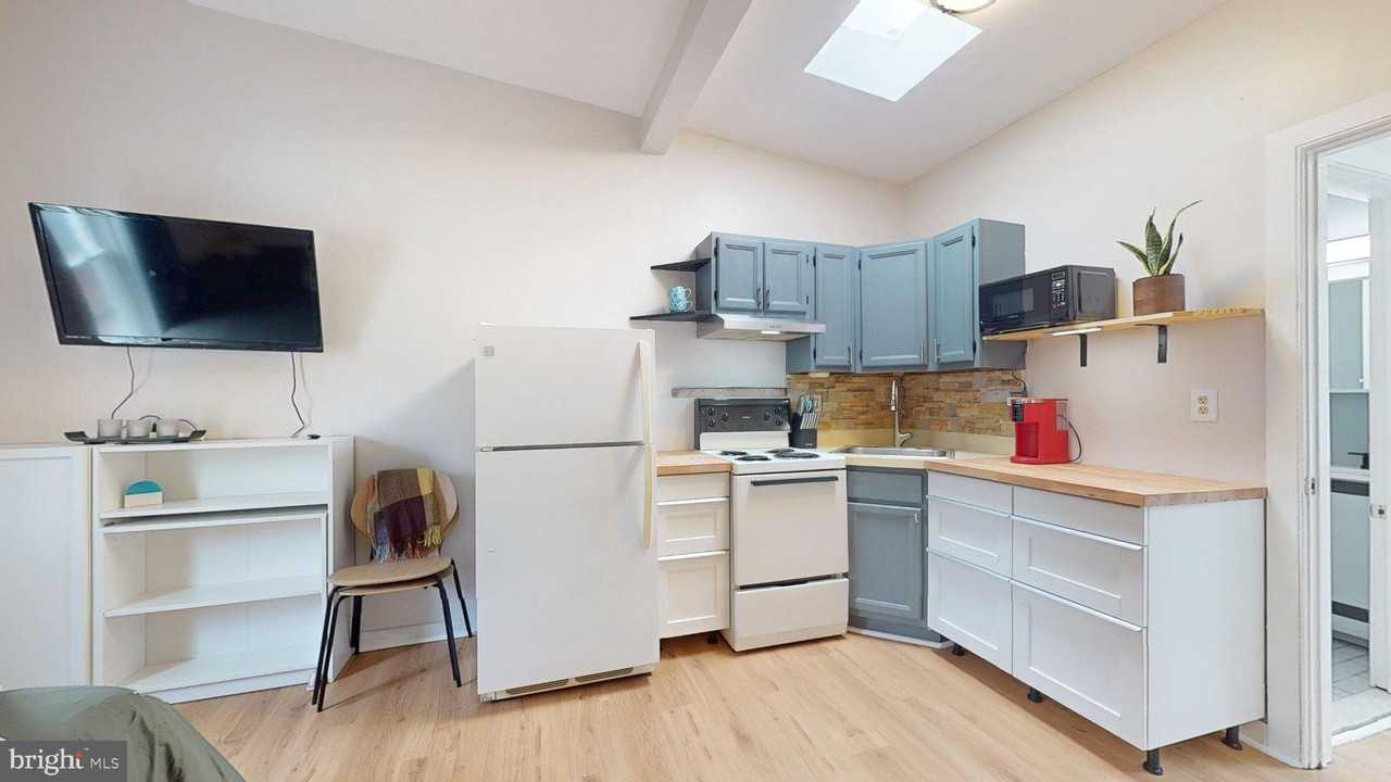 637 S Paca St #C - Photo 2 of 14