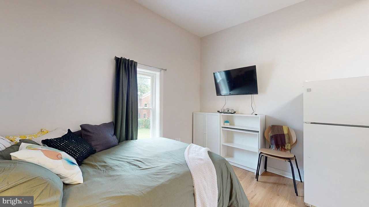 637 S Paca St #C - Photo 5 of 14