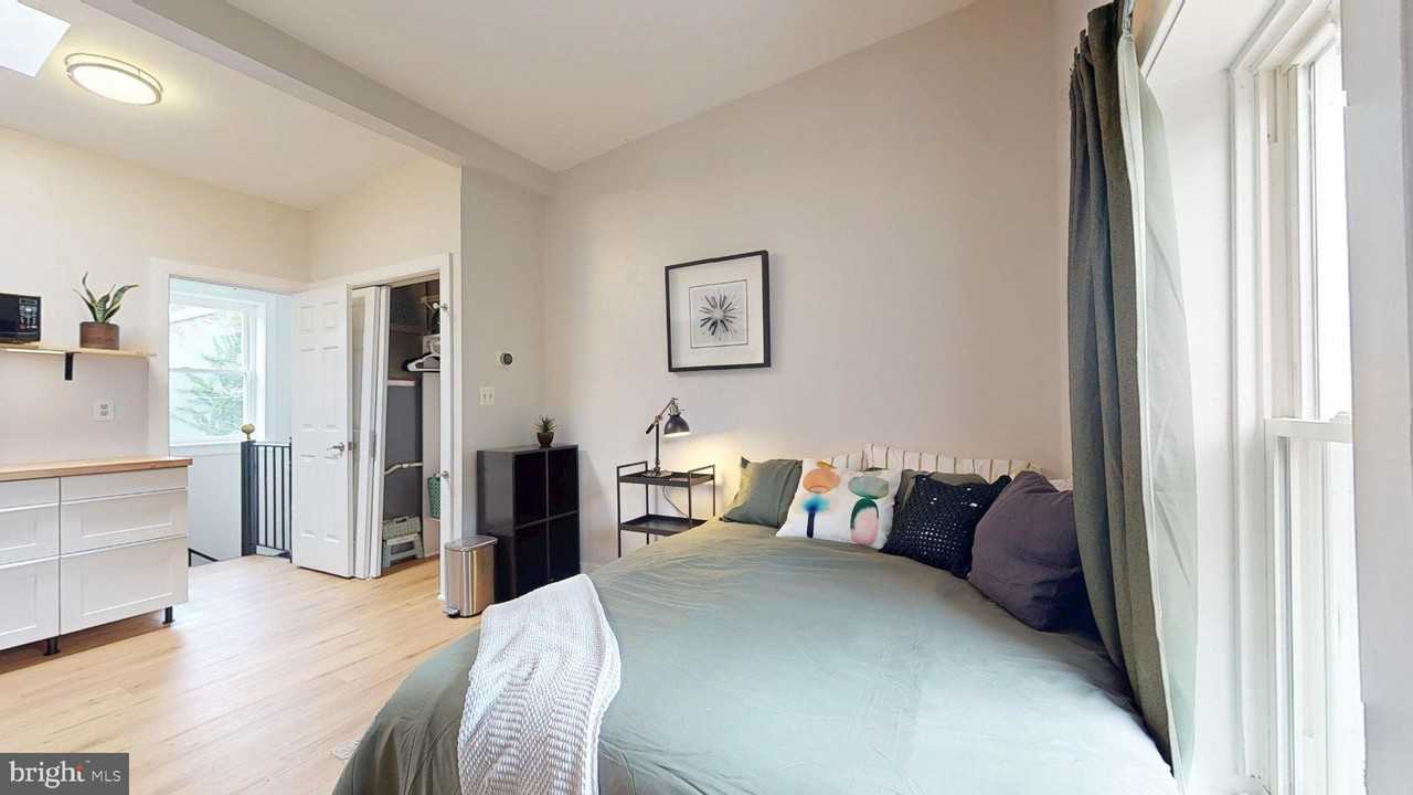 637 S Paca St #C - Photo 7 of 14
