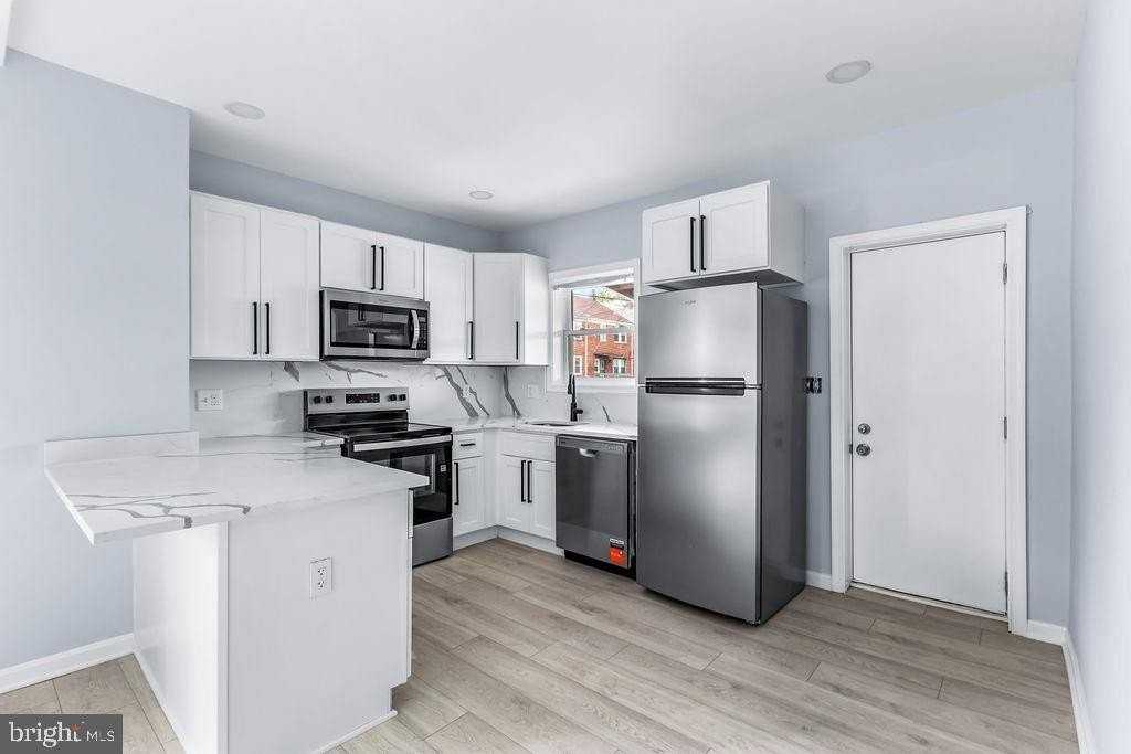 4024 Woodridge Rd - Photo 3 of 15