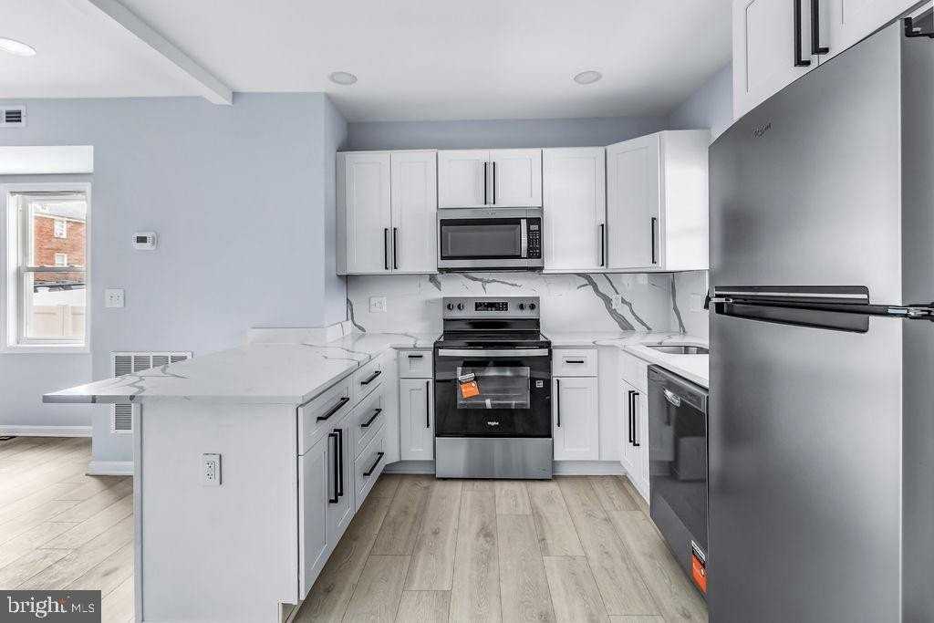 4024 Woodridge Rd - Photo 4 of 15