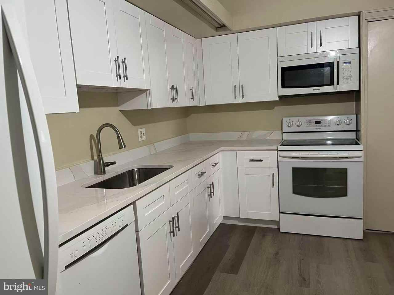 31 Stonehenge Cir #10 - Photo 2 of 12