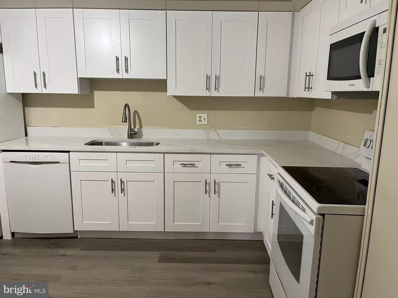 31 Stonehenge Cir #10 - Photo 4 of 12