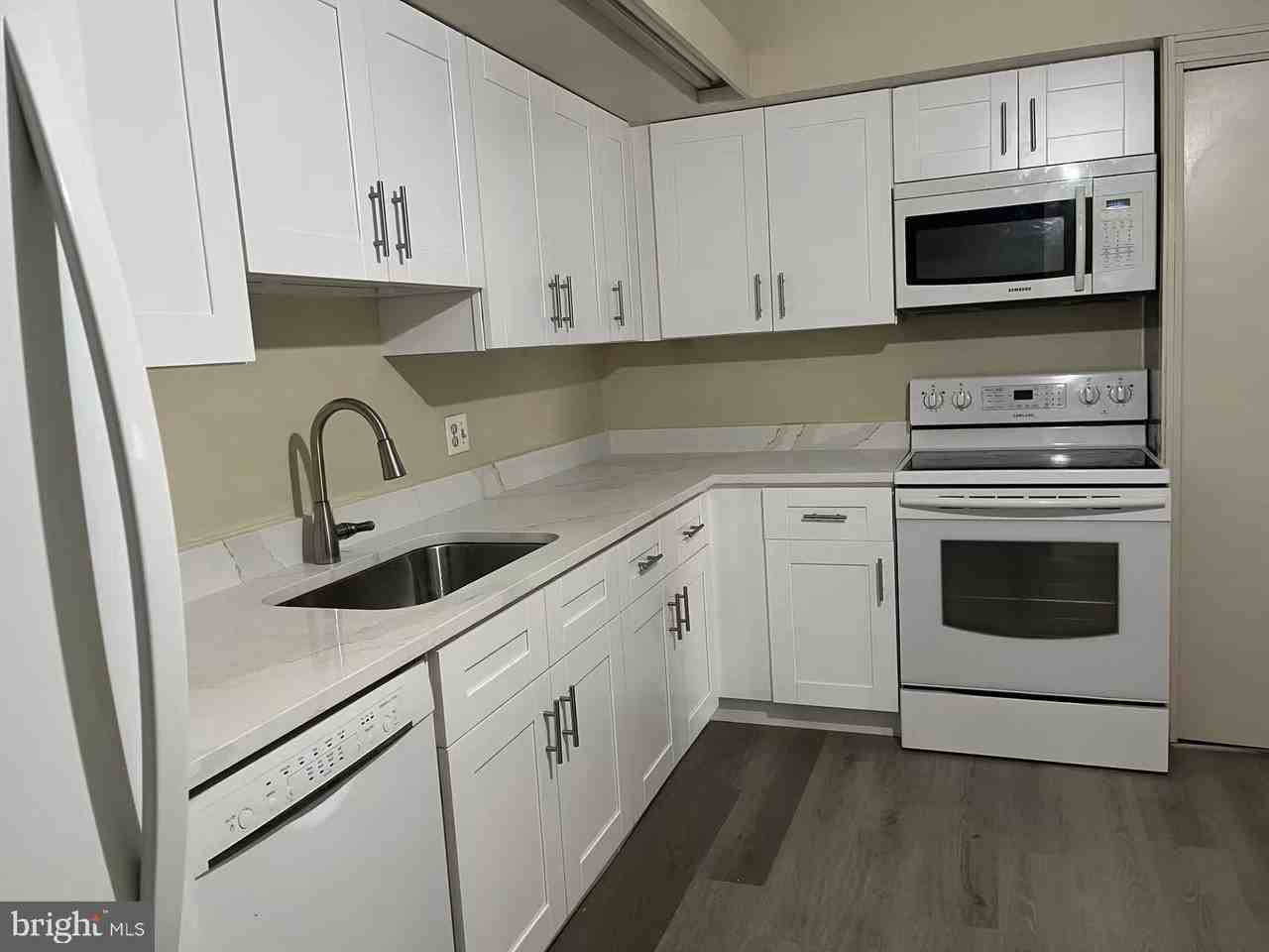 31 Stonehenge Cir #10 - Photo 5 of 12