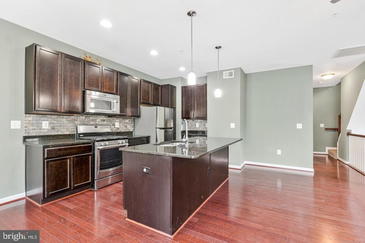 59 Steeplechase Dr - Photo 4 of 40