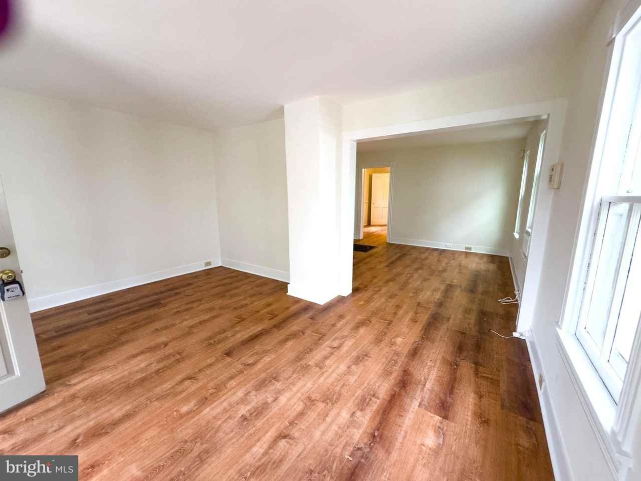 213 W B St - Photo 6 of 28