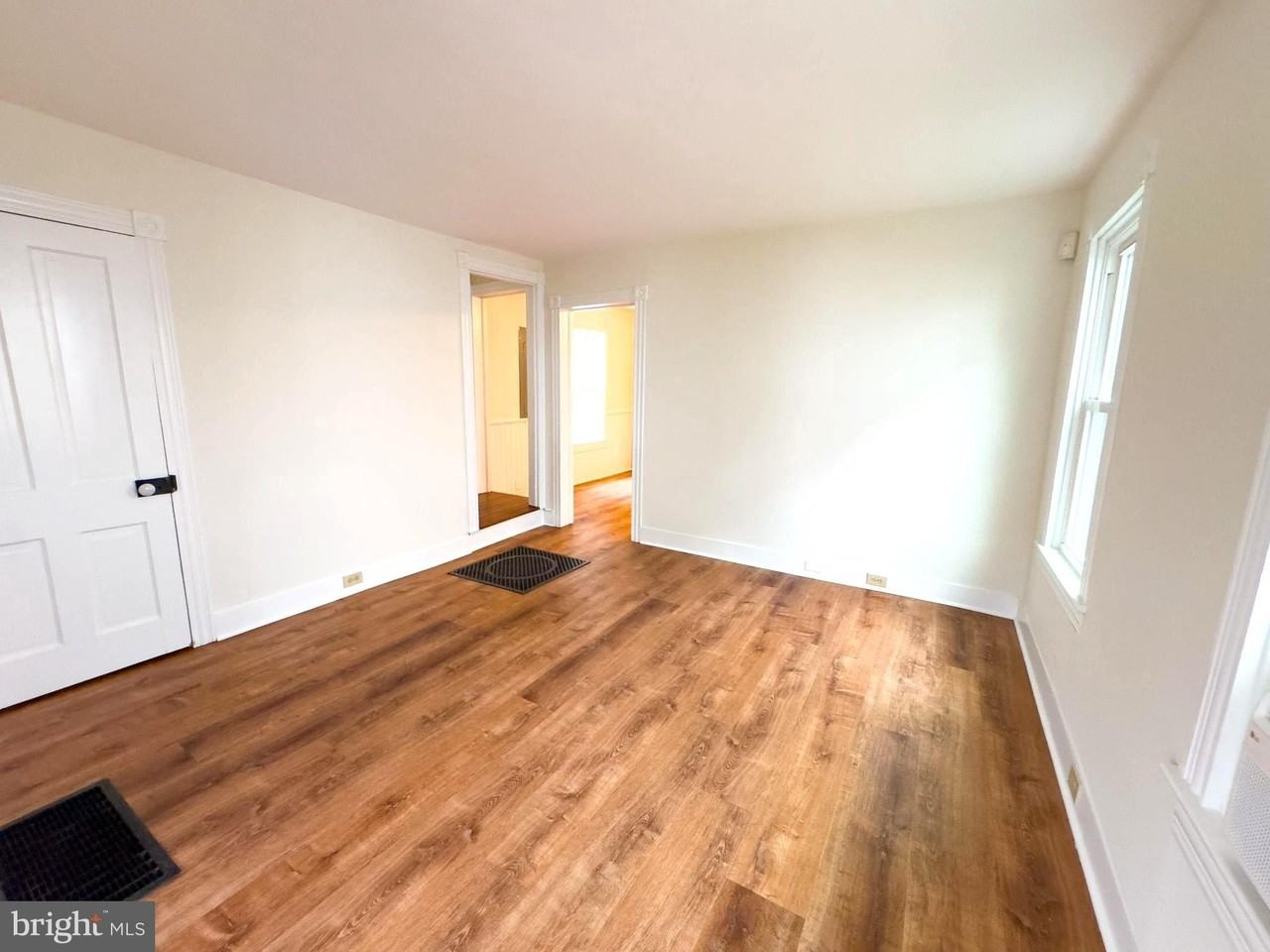 213 W B St - Photo 7 of 28
