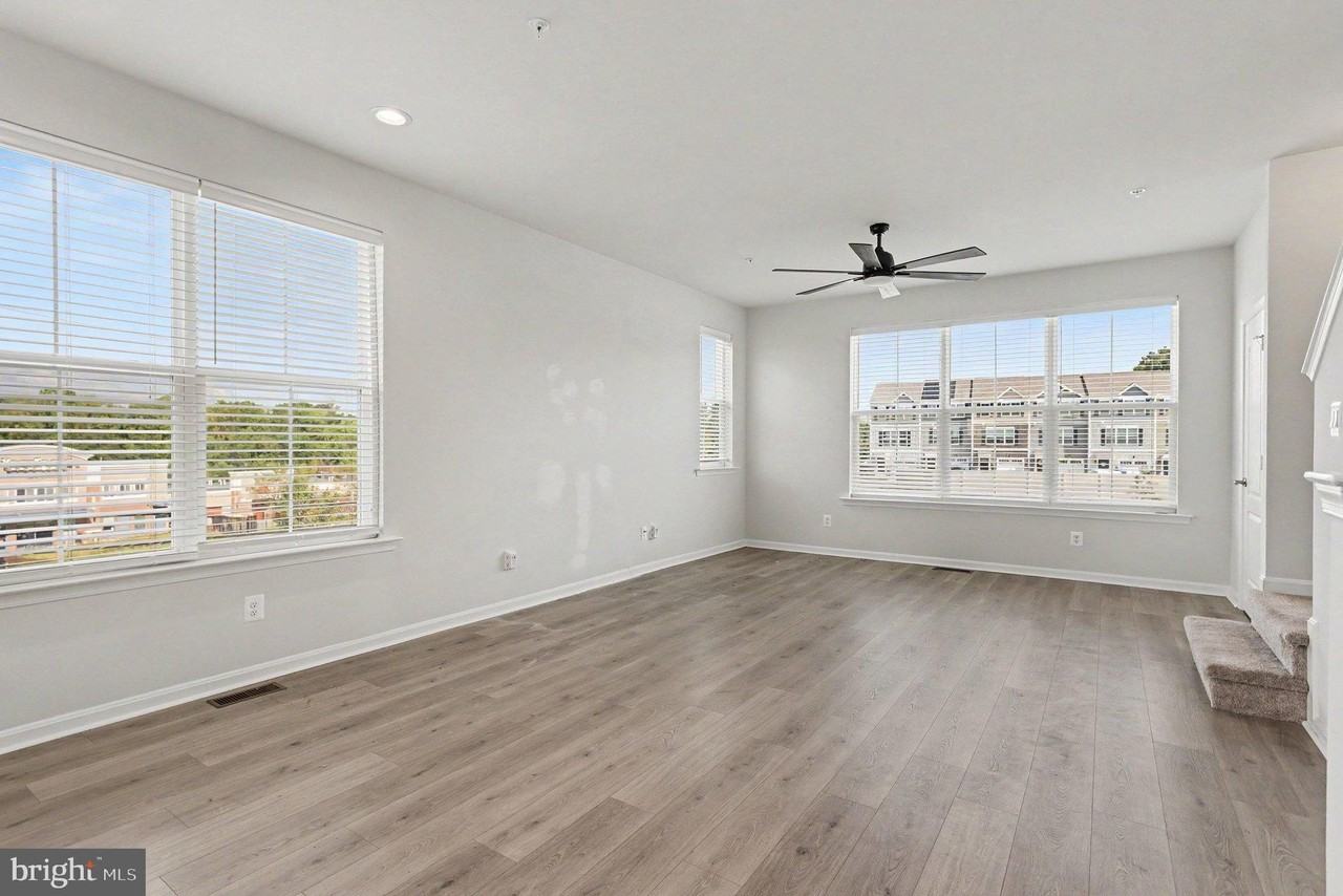 303 Sear Ct - Photo 2 of 30