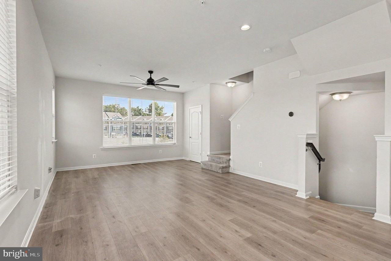 303 Sear Ct - Photo 3 of 30