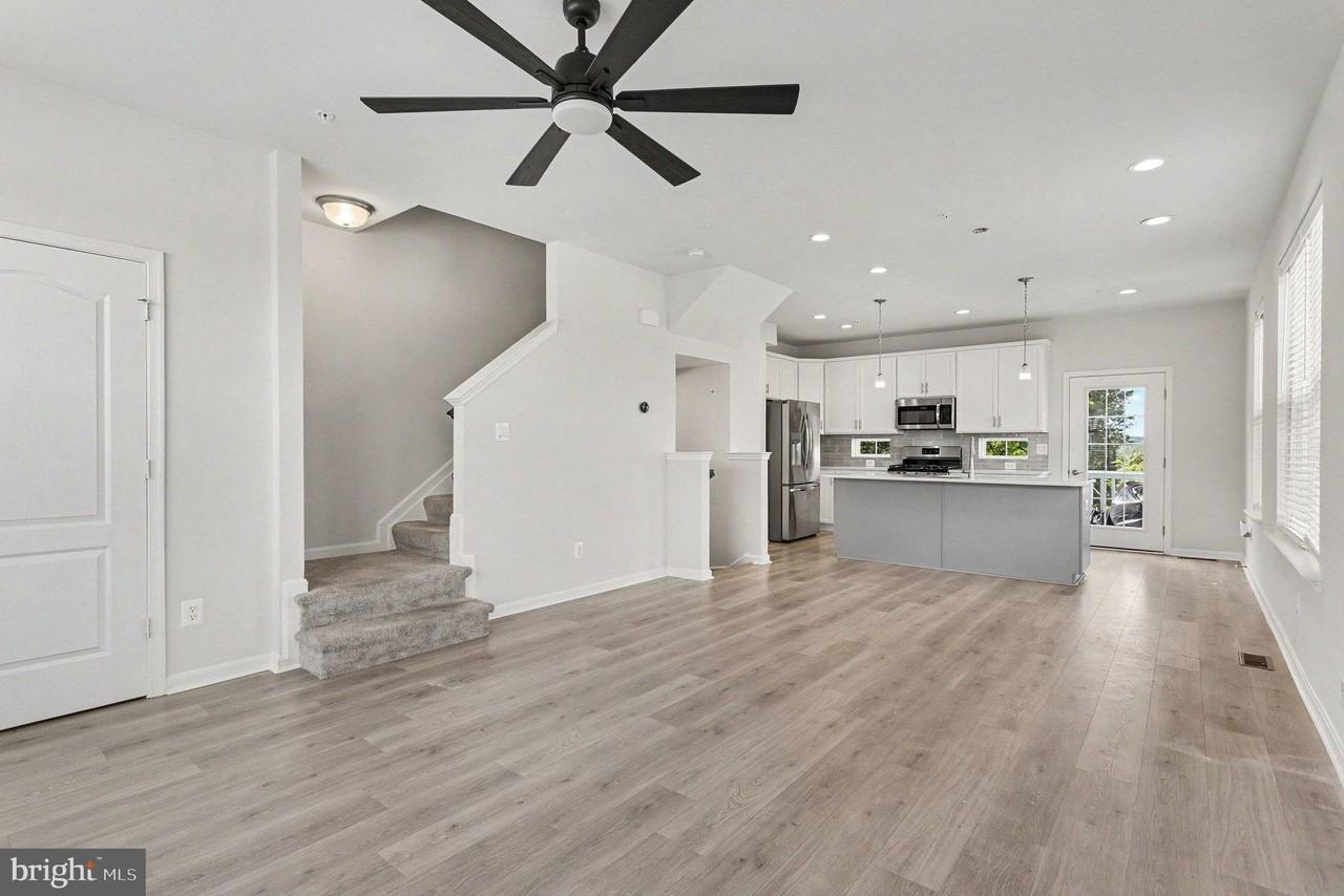 303 Sear Ct - Photo 4 of 30