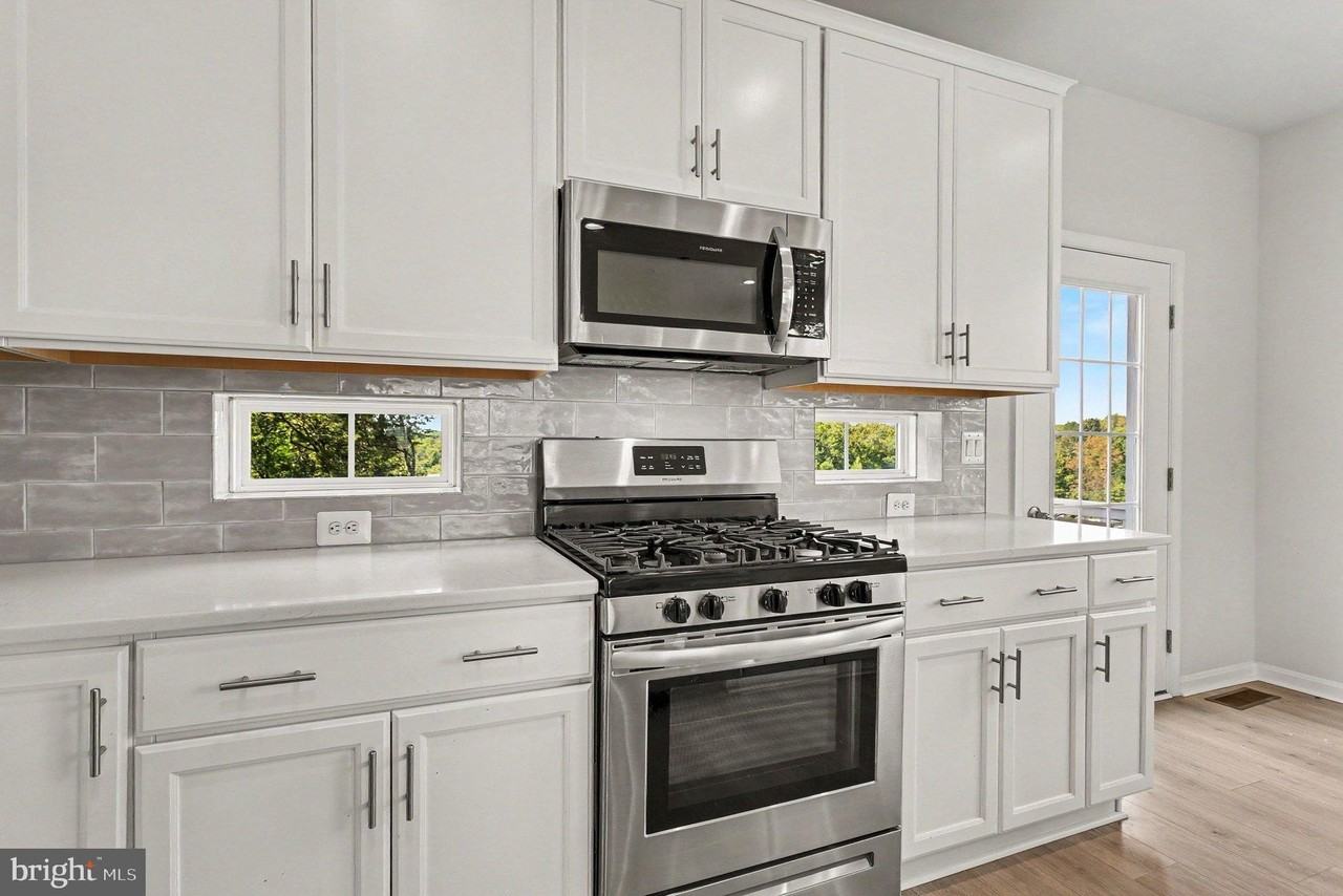 303 Sear Ct - Photo 7 of 30