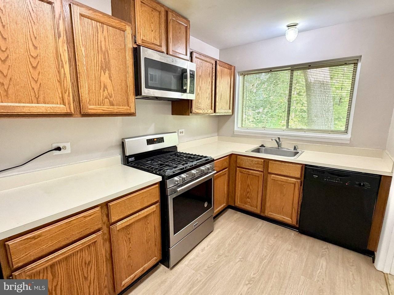 10687 Weymouth St #103 - Photo 4 of 13