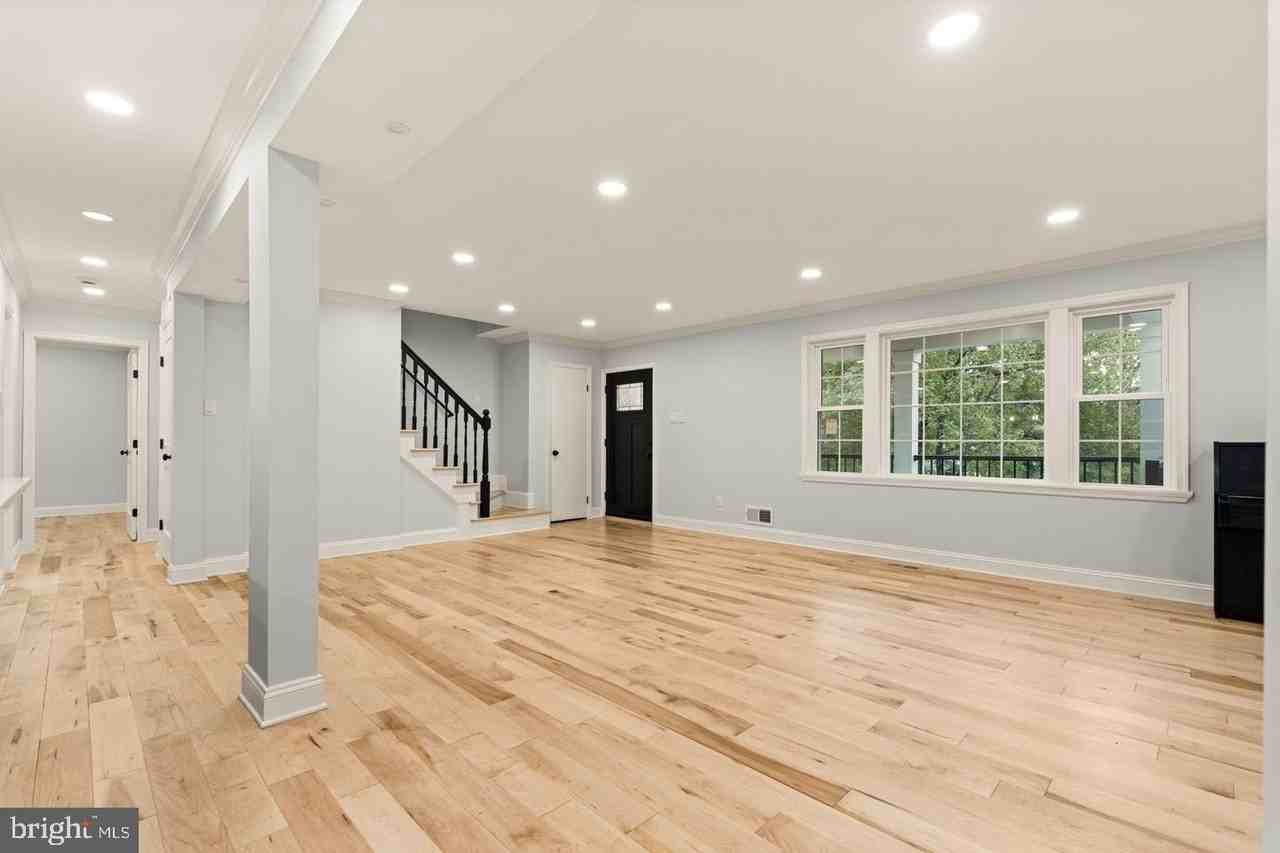 9414 Wadsworth Dr - Photo 7 of 50