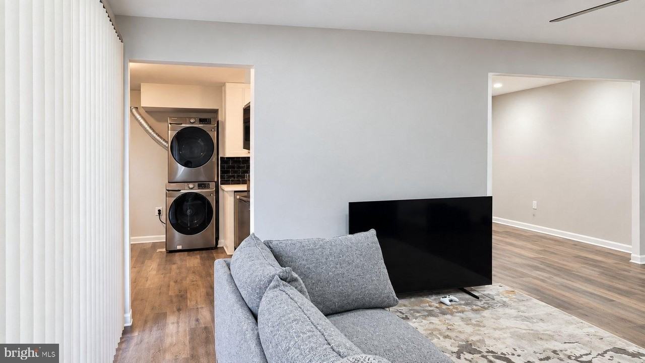 882 College Pkwy #101 - Photo 5 of 21