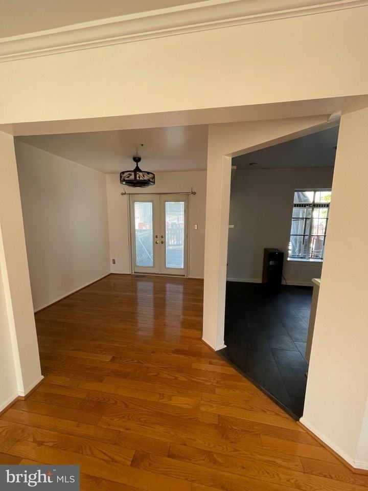5235 Hil Mar Dr - Photo 3 of 50