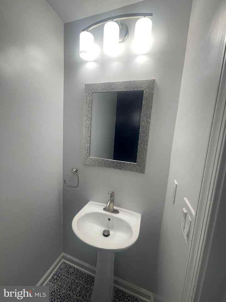 5235 Hil Mar Dr - Photo 5 of 50