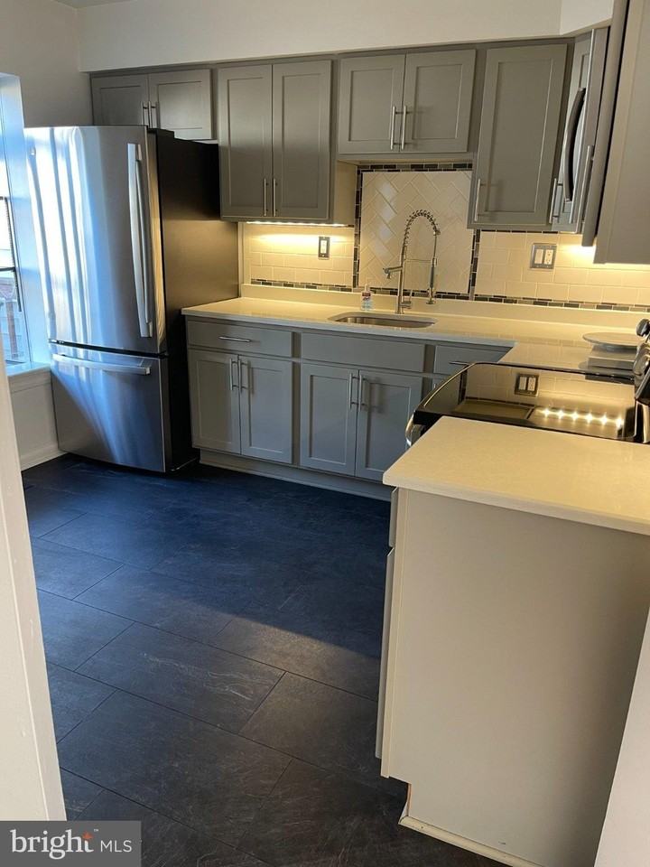 5235 Hil Mar Dr - Photo 7 of 50