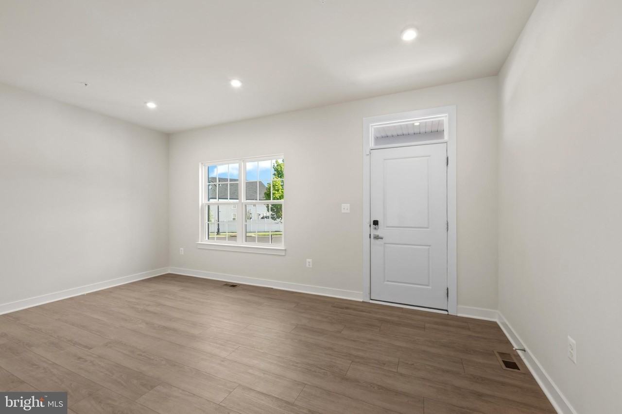 15609 Rockburn Way - Photo 3 of 22