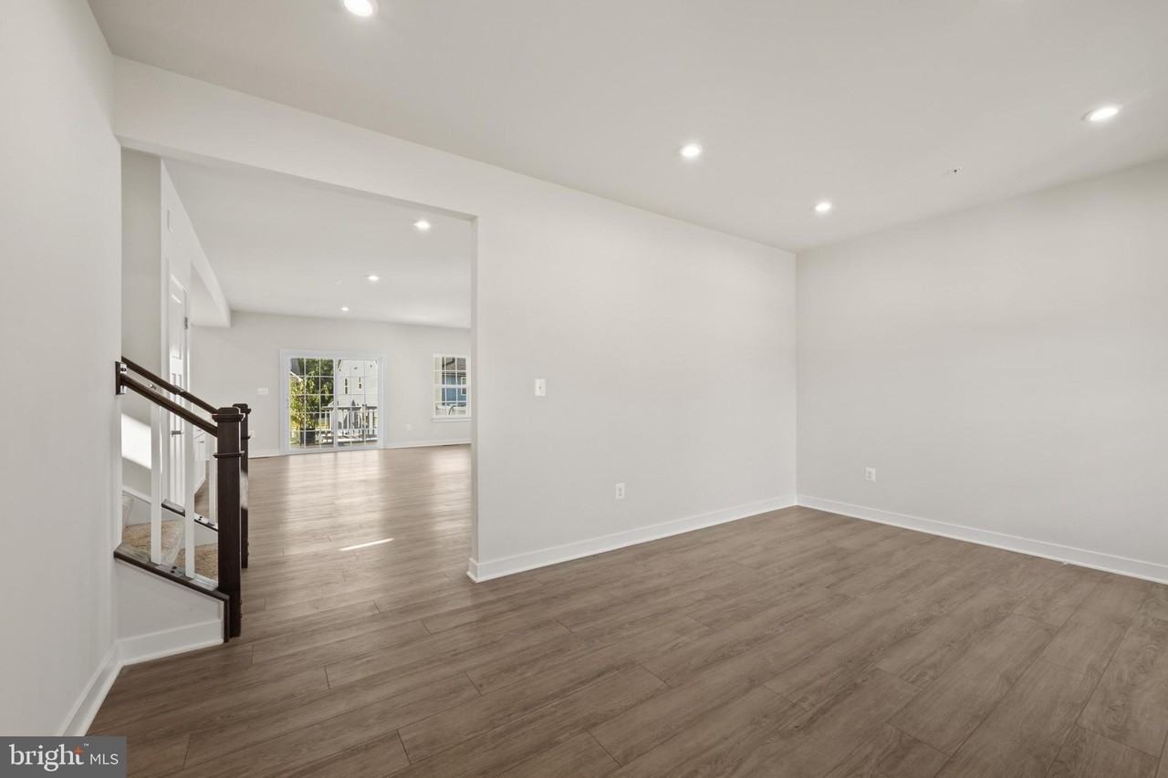 15609 Rockburn Way - Photo 4 of 22