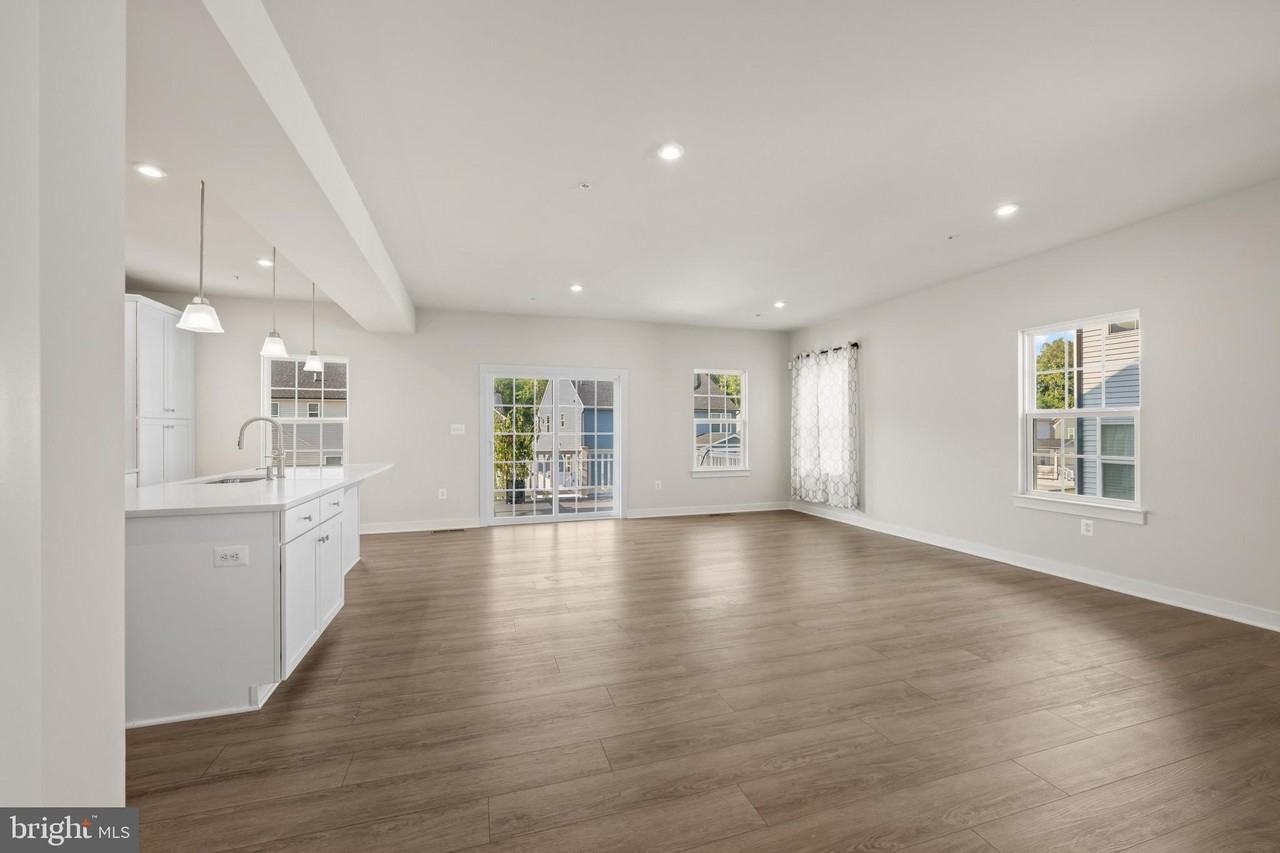 15609 Rockburn Way - Photo 5 of 22