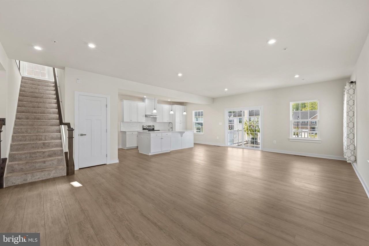 15609 Rockburn Way - Photo 7 of 22