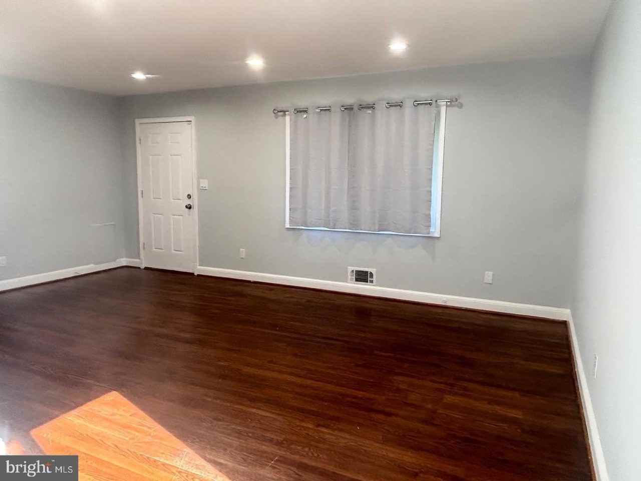 9103 Wallace Rd - Photo 4 of 28