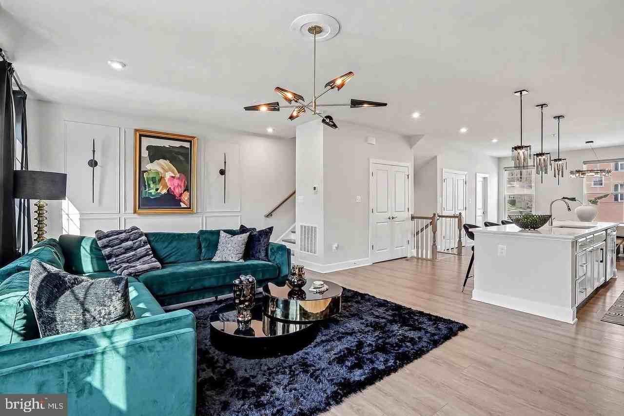 10878 Foxtrot Cir - Photo 7 of 48
